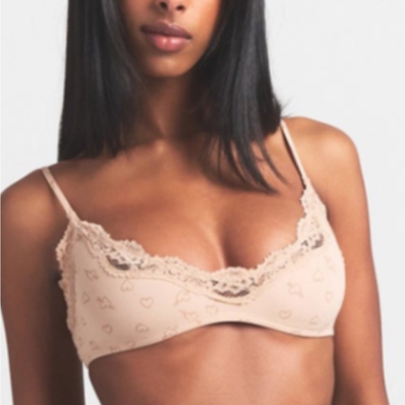 SKIMS Lace Heart bralette - Picture 1 of 3